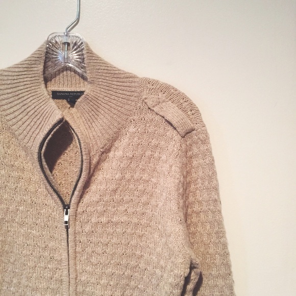 Banana Republic Beige Sweater - Picture 3 of 7